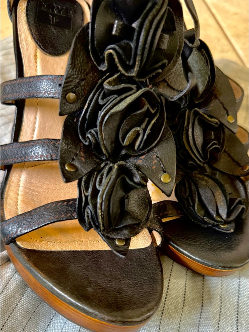 Like NEW Frye Rosette Flower Leather Gladiator, wood platform heal